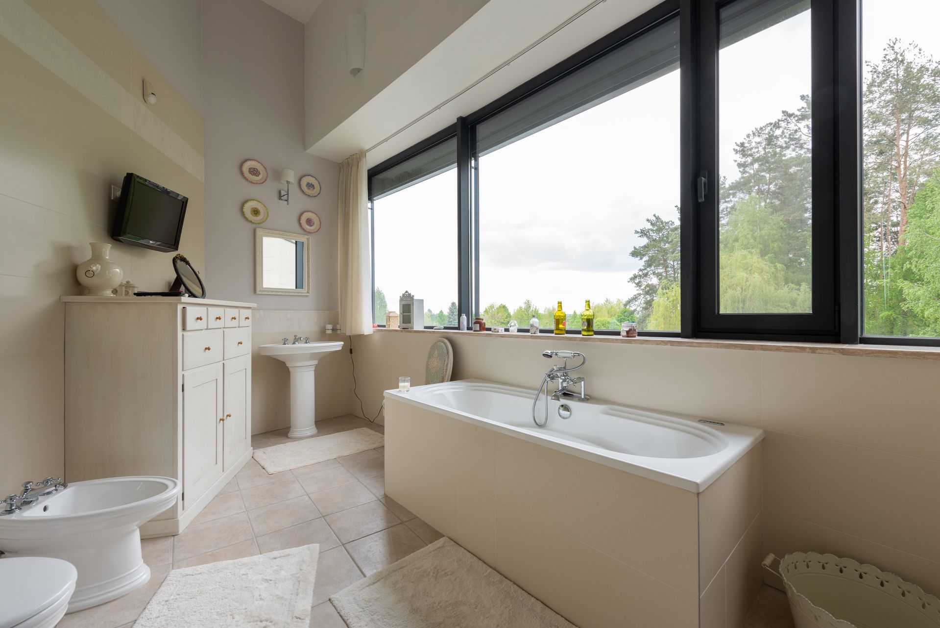 Slim profile aluminium windows